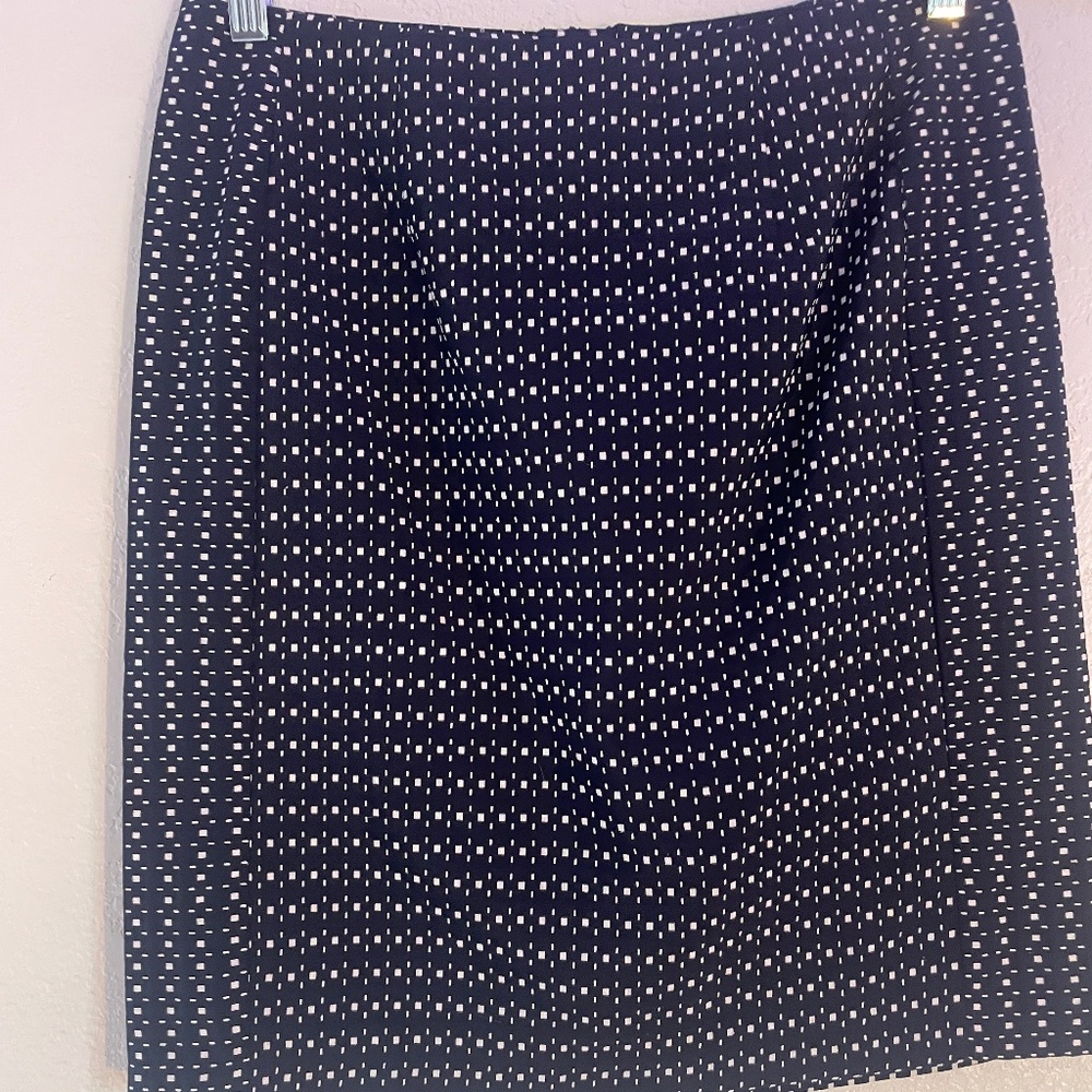 Size 2 Tommy Hilfiger Skirt, Feels Great and Looks Even Better